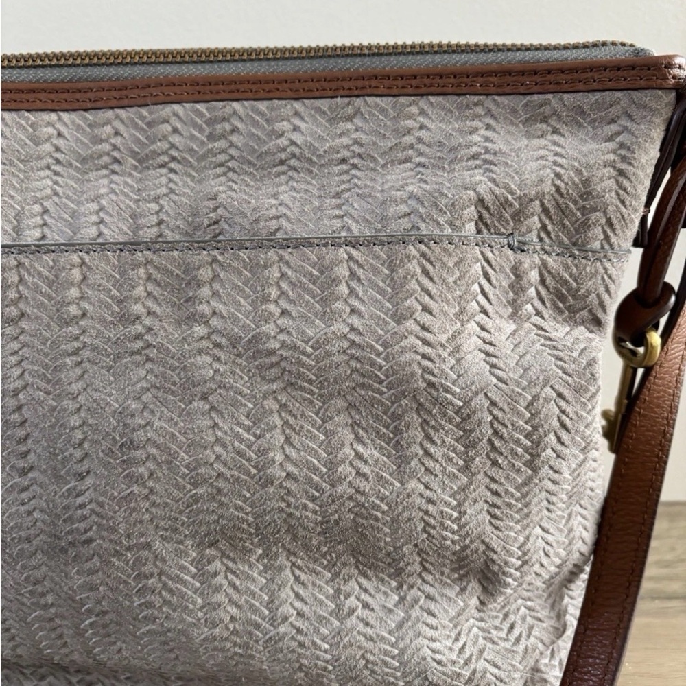 Fossil Grey Textured Soft Leather Brown Brass Crossbody Messenger Bag Purse EUC - Picture 2 of 10